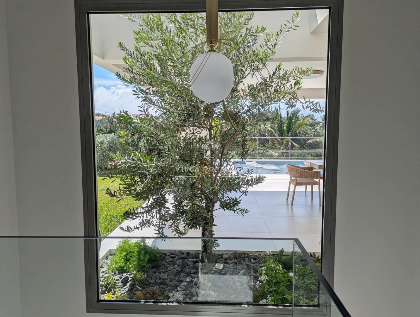 Nateina Villa *